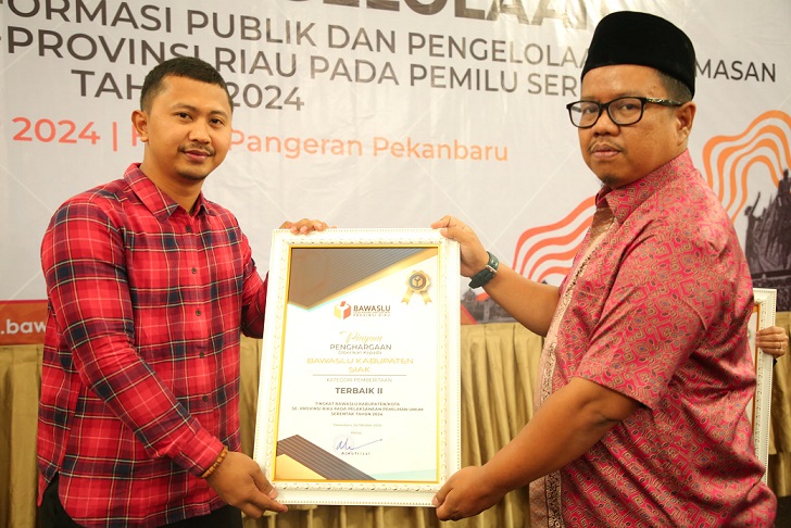 Bawaslu Siak Raih Penghargaan Pengelolaan Kehumasan dan Layanan Informasi